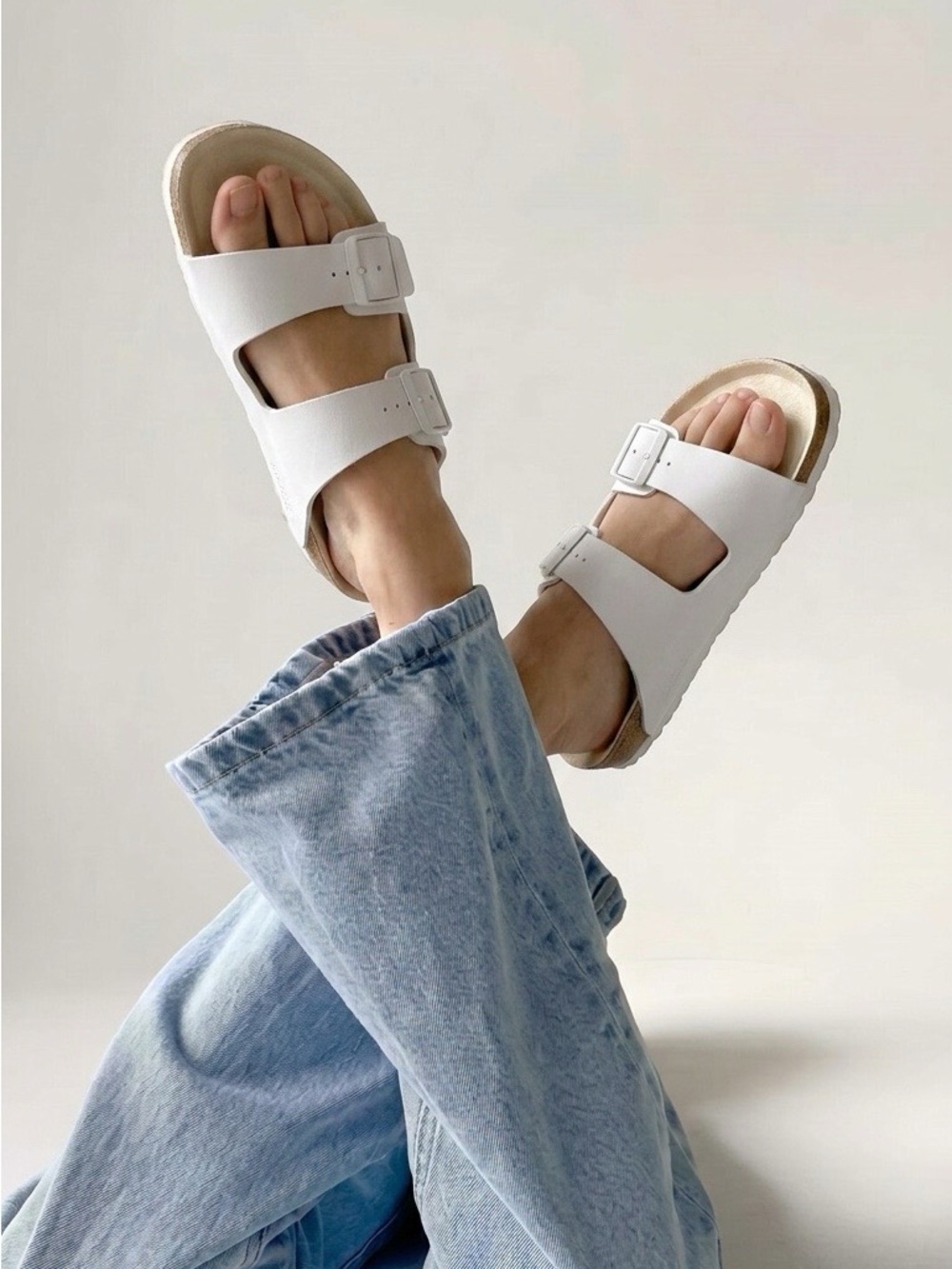 Birkenstock 41 EU, Ladies Size 10, Men’s Size 8 Leather Sandals in White